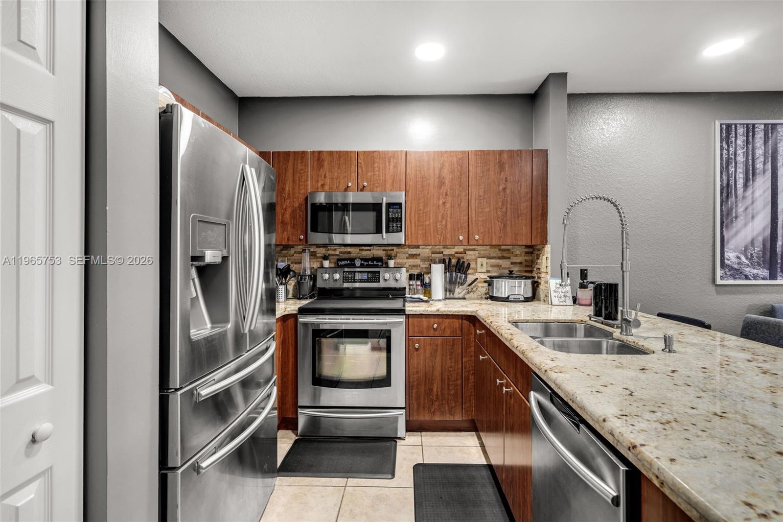 LAS BRISAS AT DORAL CONDO - Residential