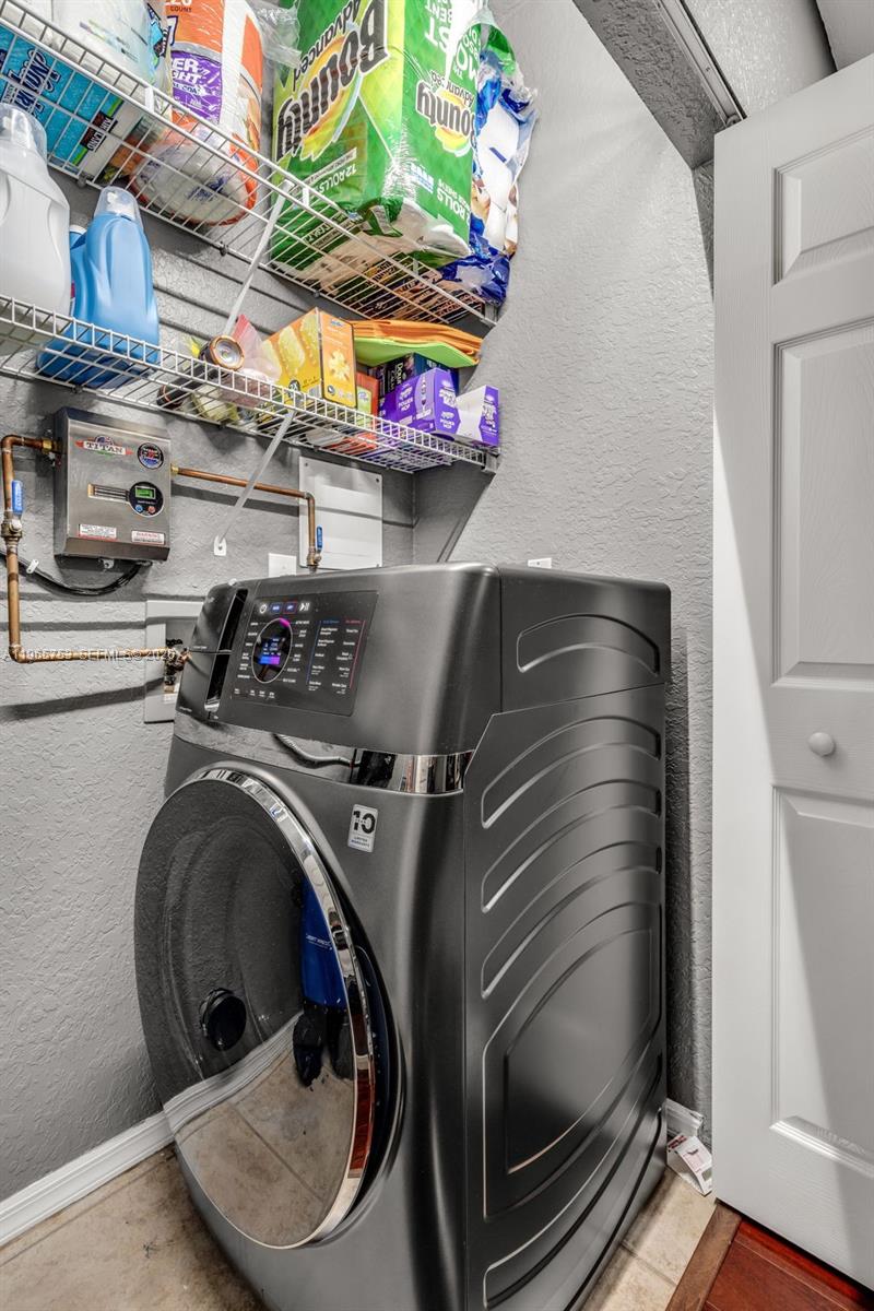 LAS BRISAS AT DORAL CONDO - Residential