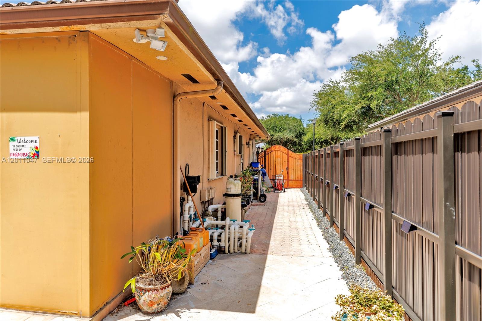 ROYAL LAKE ESTATES - Residential