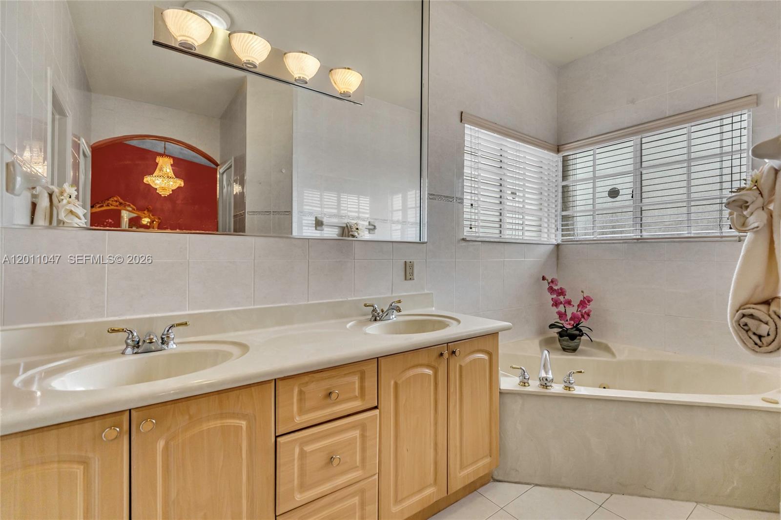 ROYAL LAKE ESTATES - Residential