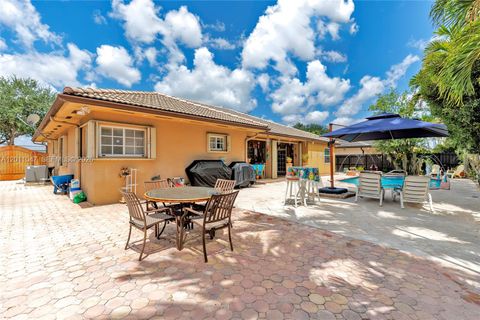 Tiny photo for 16037 NW 77th Pl, Miami Lakes, FL 33016 (MLS # A12011047)