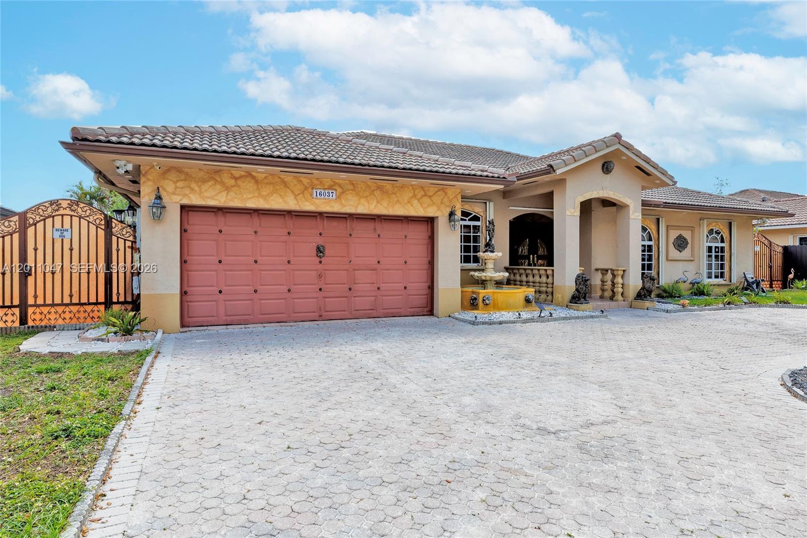 ROYAL LAKE ESTATES - Residential