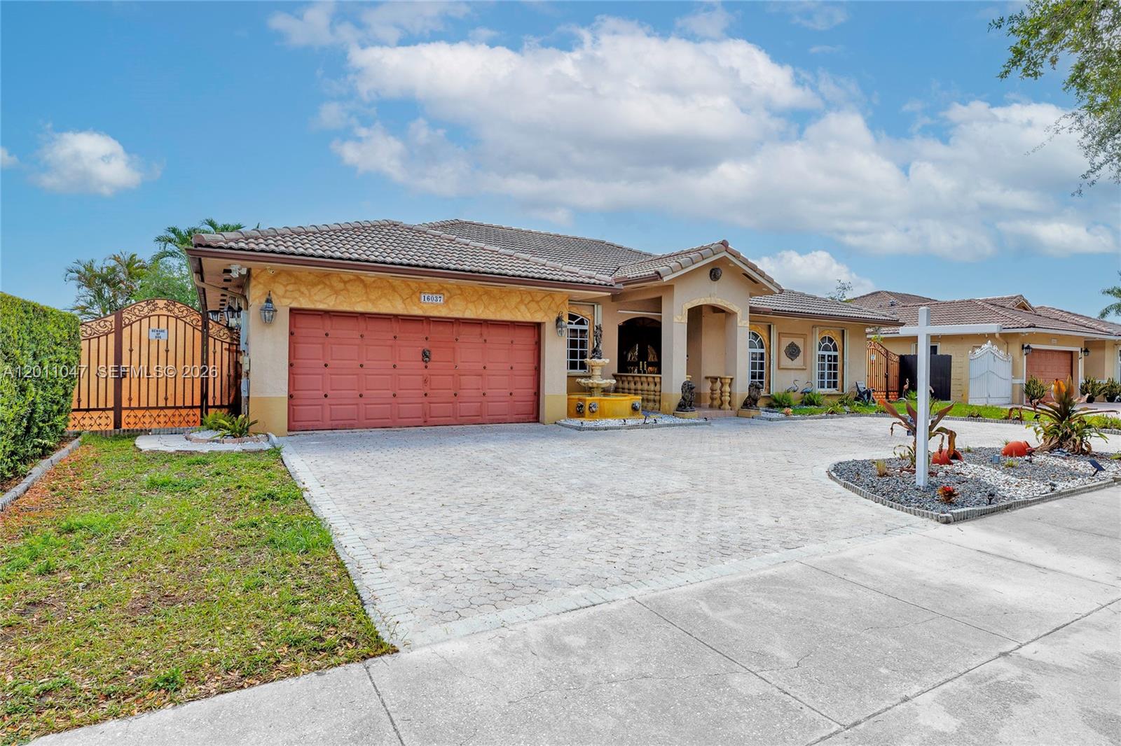 ROYAL LAKE ESTATES - Residential