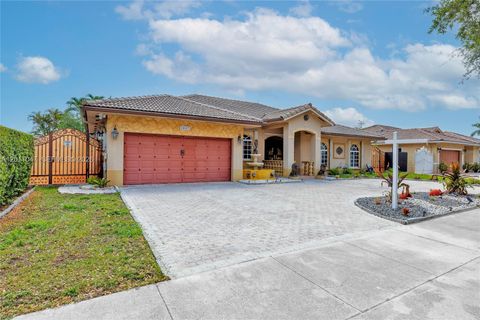Tiny photo for 16037 NW 77th Pl, Miami Lakes, FL 33016 (MLS # A12011047)