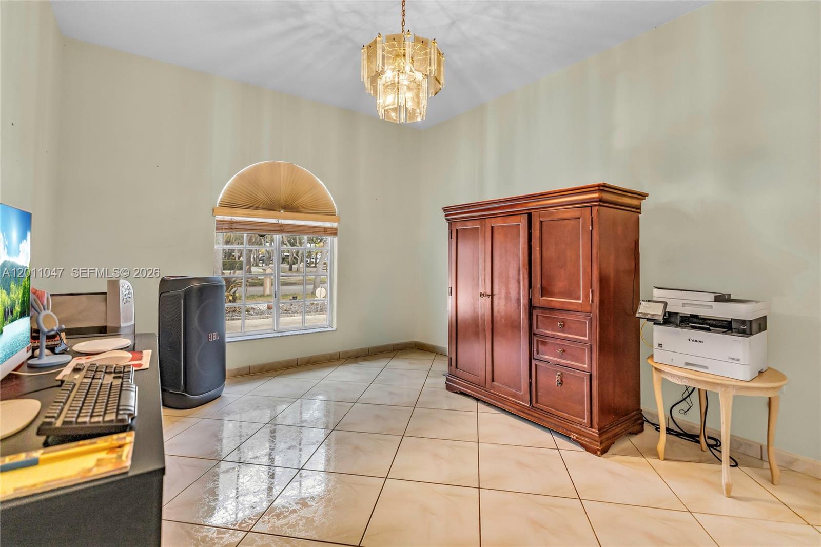 ROYAL LAKE ESTATES - Residential