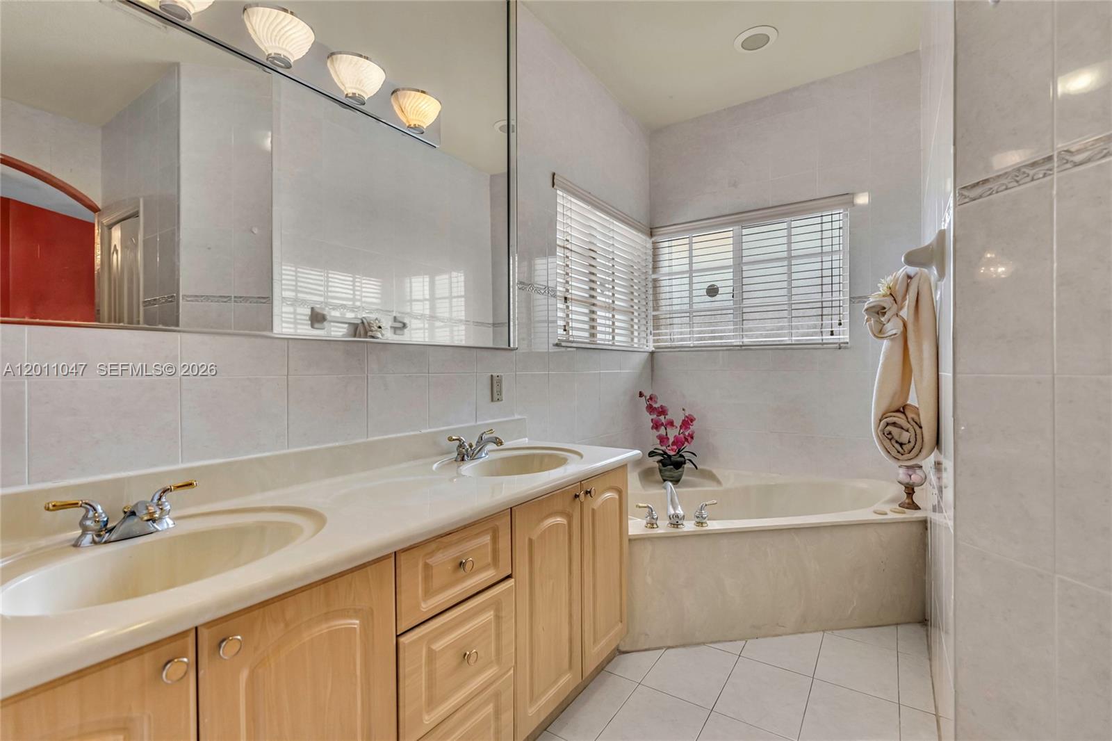 ROYAL LAKE ESTATES - Residential