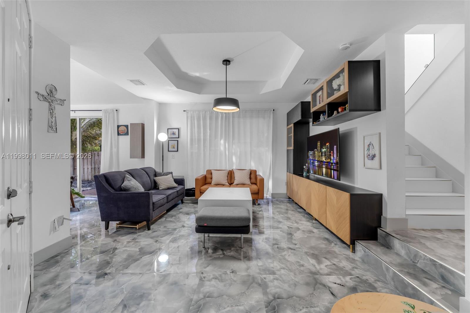 KARENERO FALLS - Residential