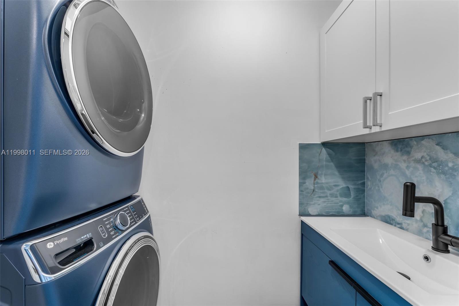 KARENERO FALLS - Residential