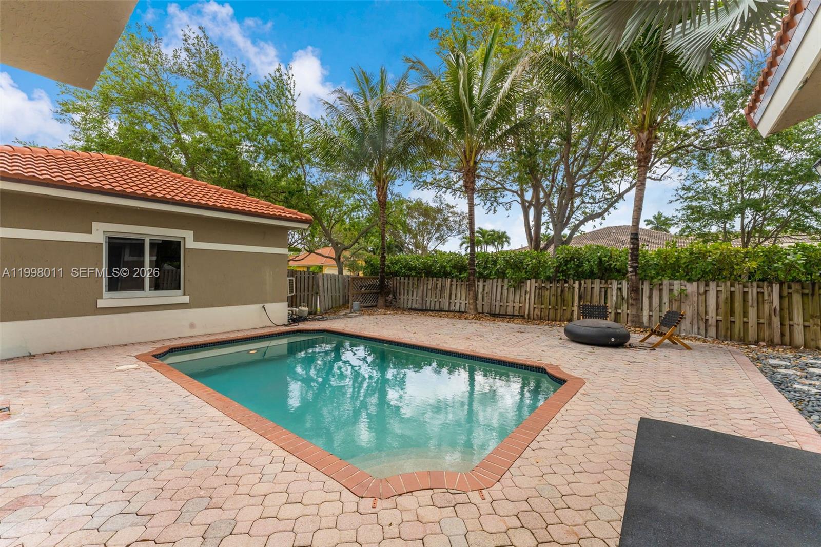 KARENERO FALLS - Residential