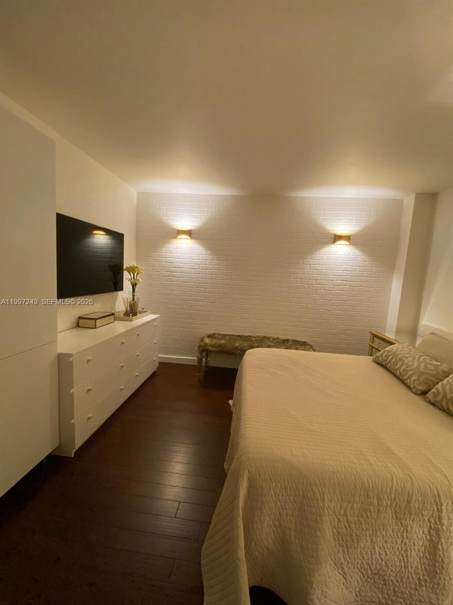 200 LESLIE CONDO - Residential