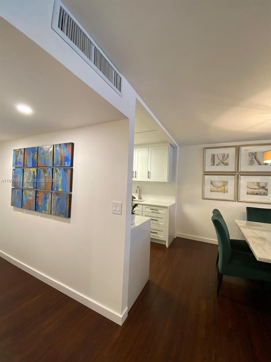 200 LESLIE CONDO - Residential