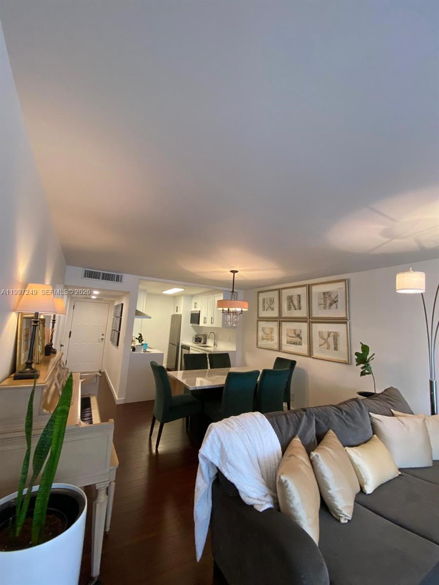 200 LESLIE CONDO - Residential