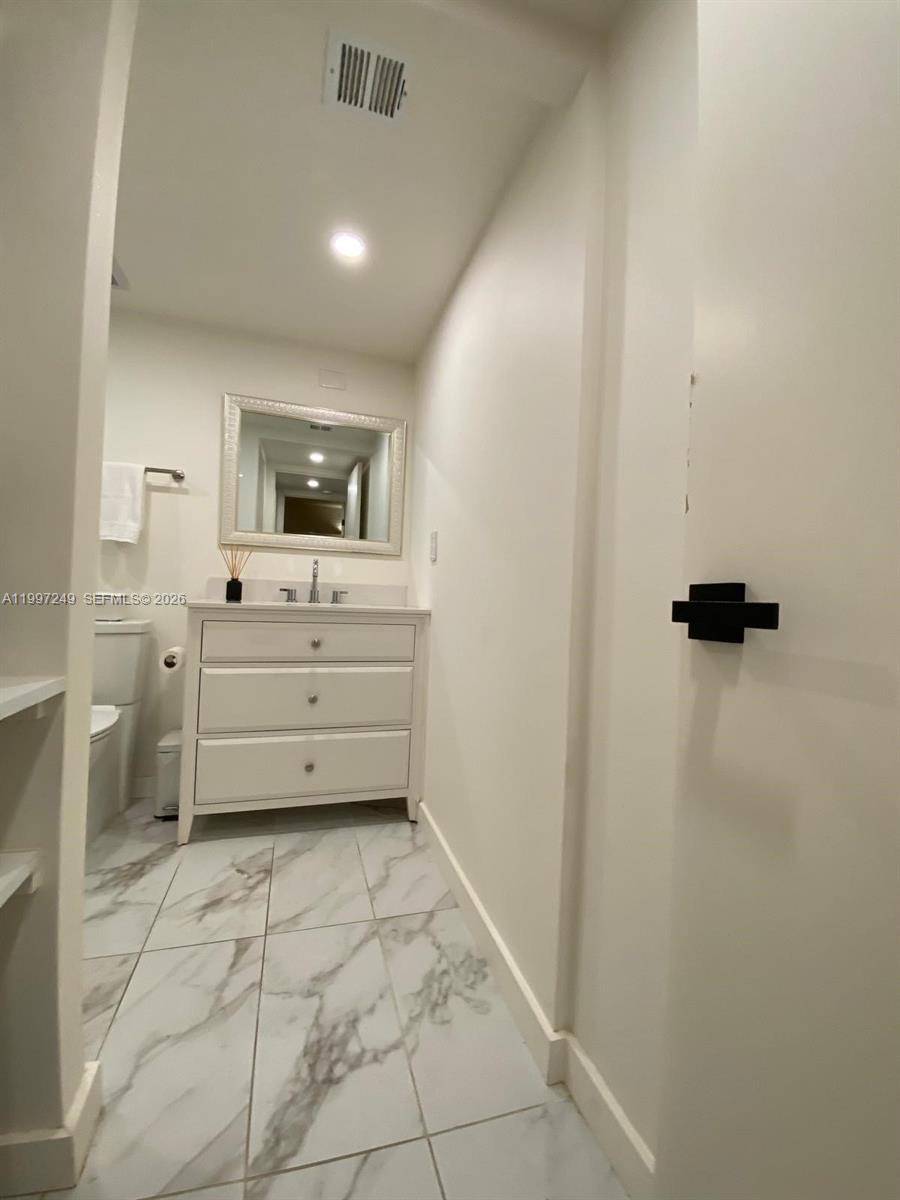 200 LESLIE CONDO - Residential