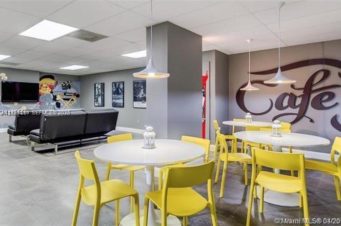 200 LESLIE CONDO - Residential