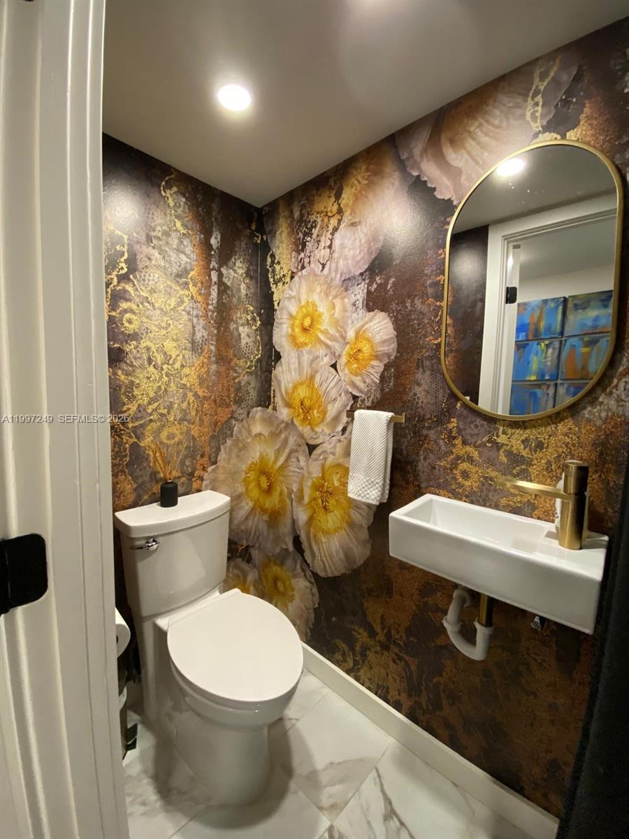 200 LESLIE CONDO - Residential