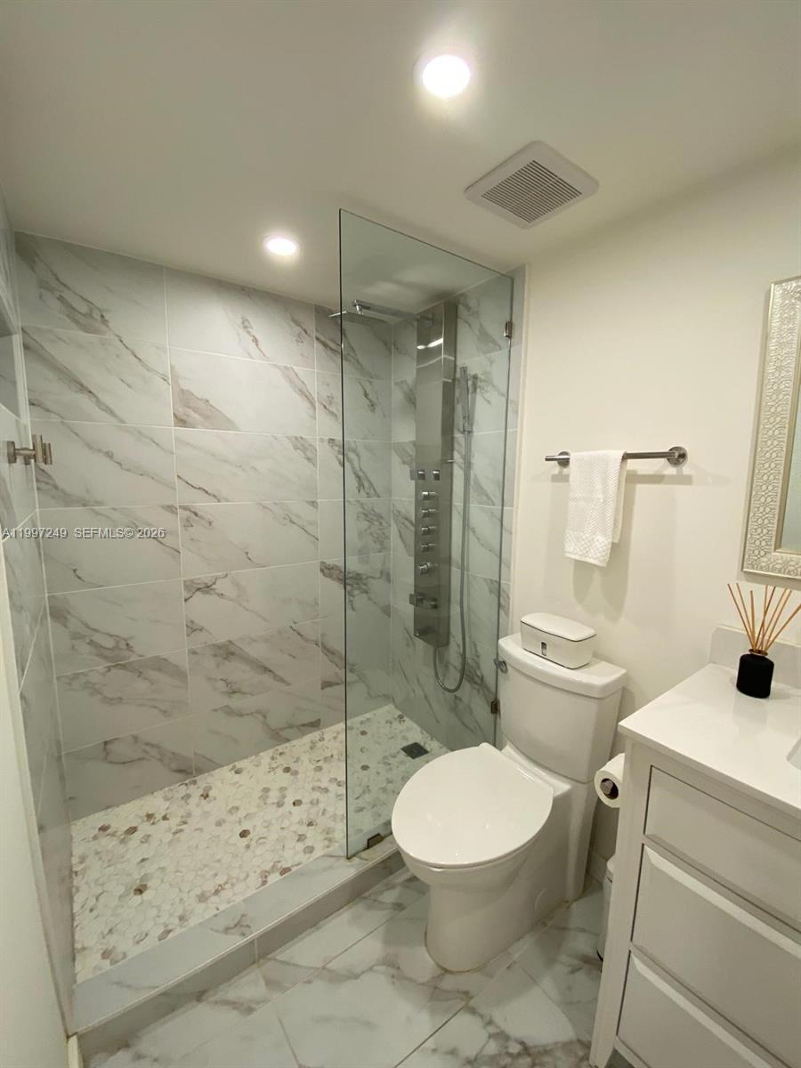 200 LESLIE CONDO - Residential