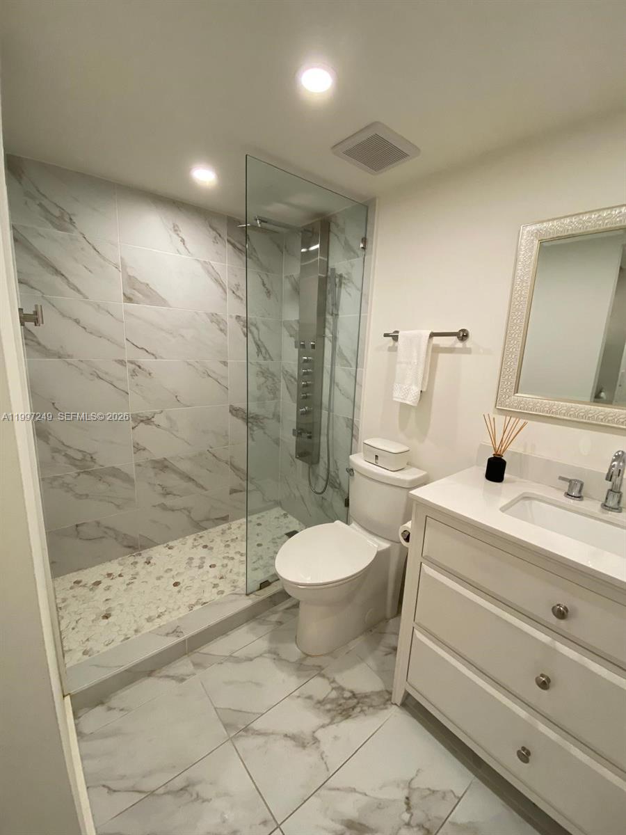 200 LESLIE CONDO - Residential