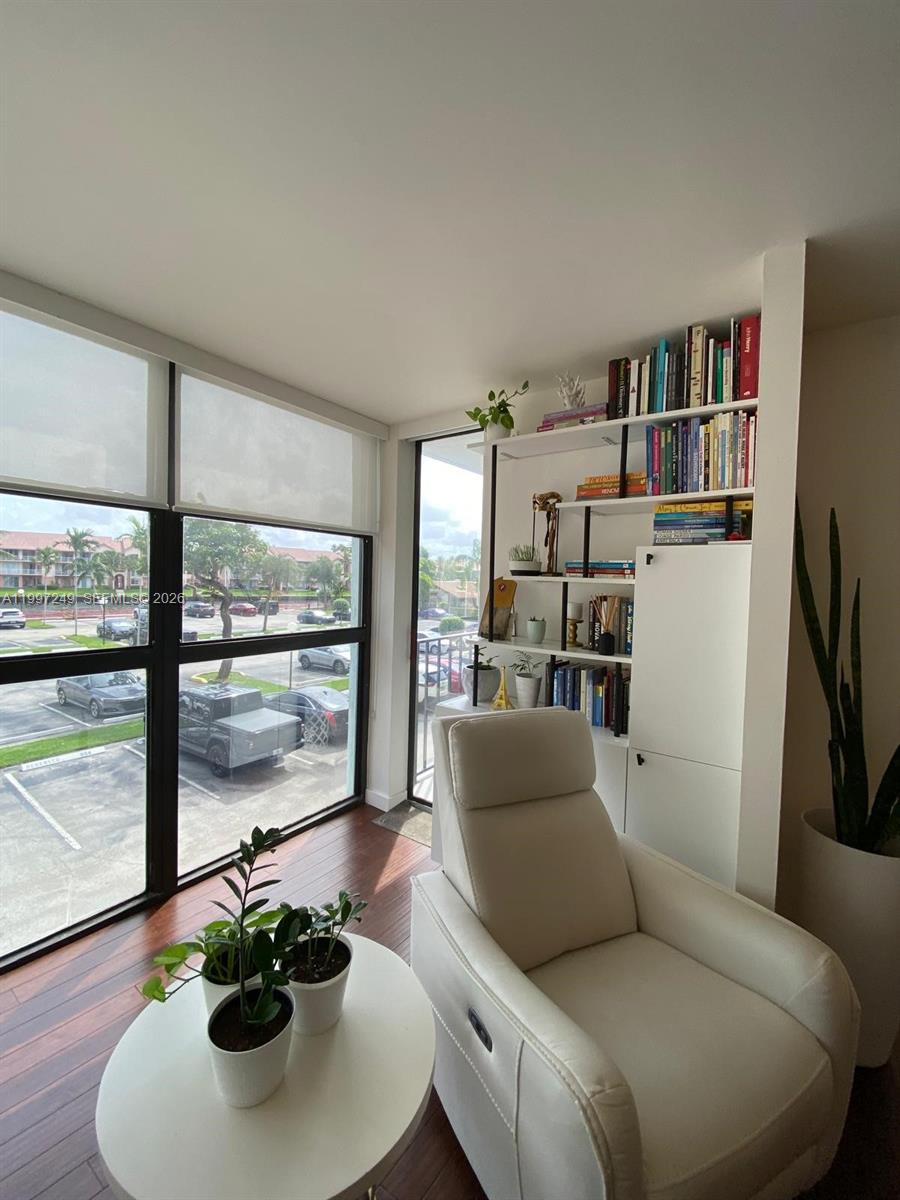 200 LESLIE CONDO - Residential