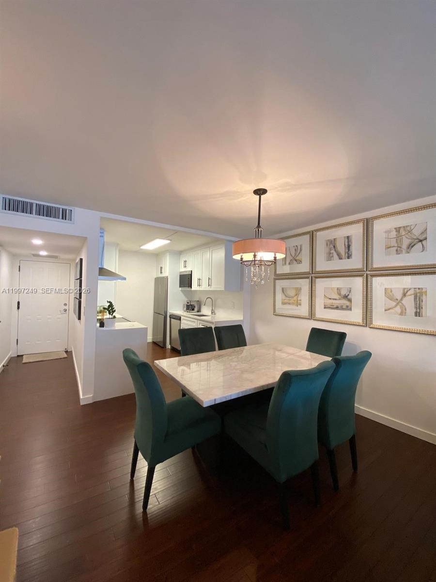 200 LESLIE CONDO - Residential