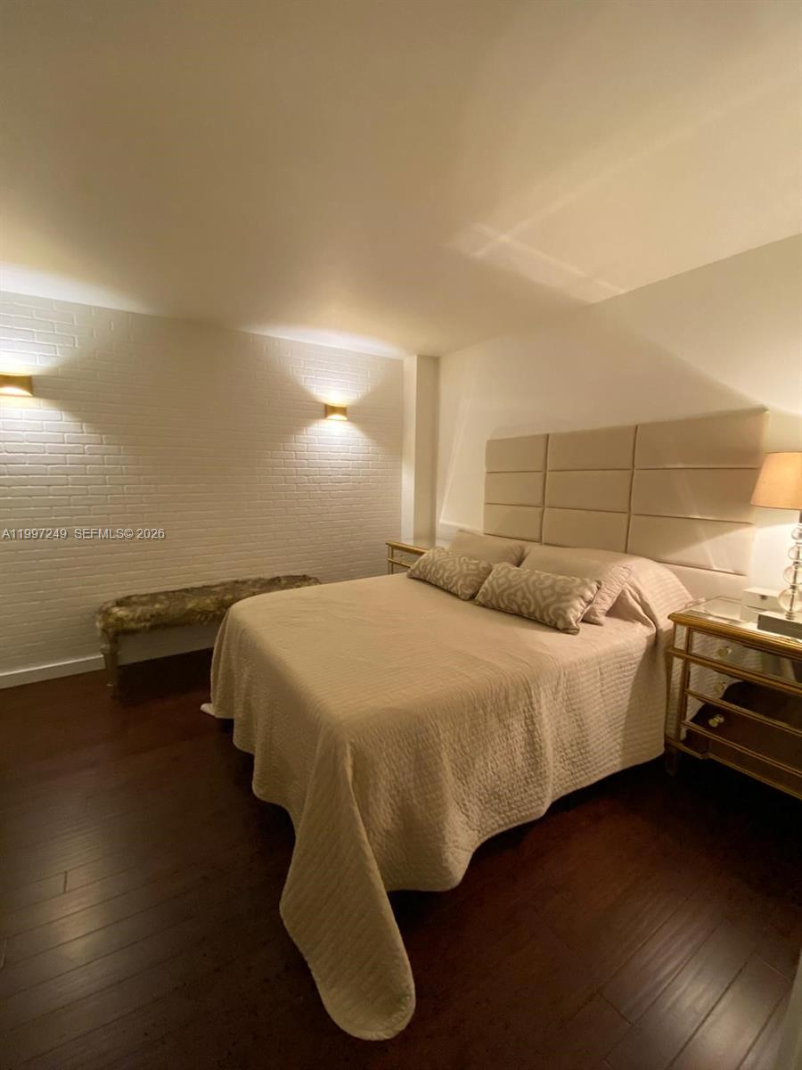 200 LESLIE CONDO - Residential