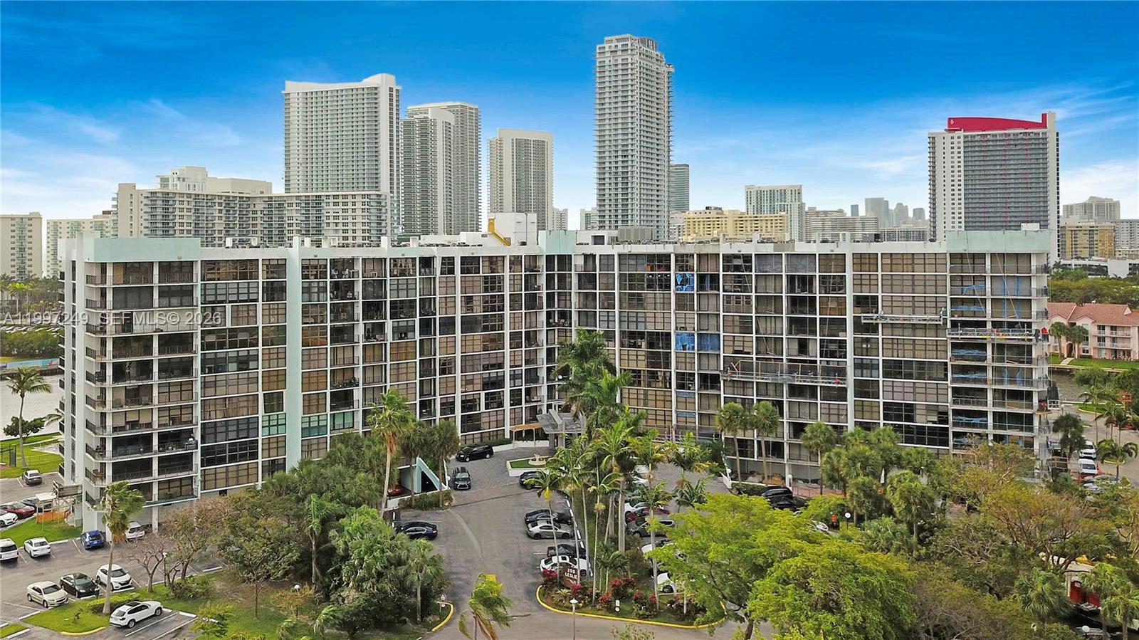 200 LESLIE CONDO - Residential