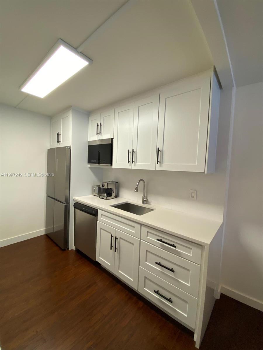 200 LESLIE CONDO - Residential