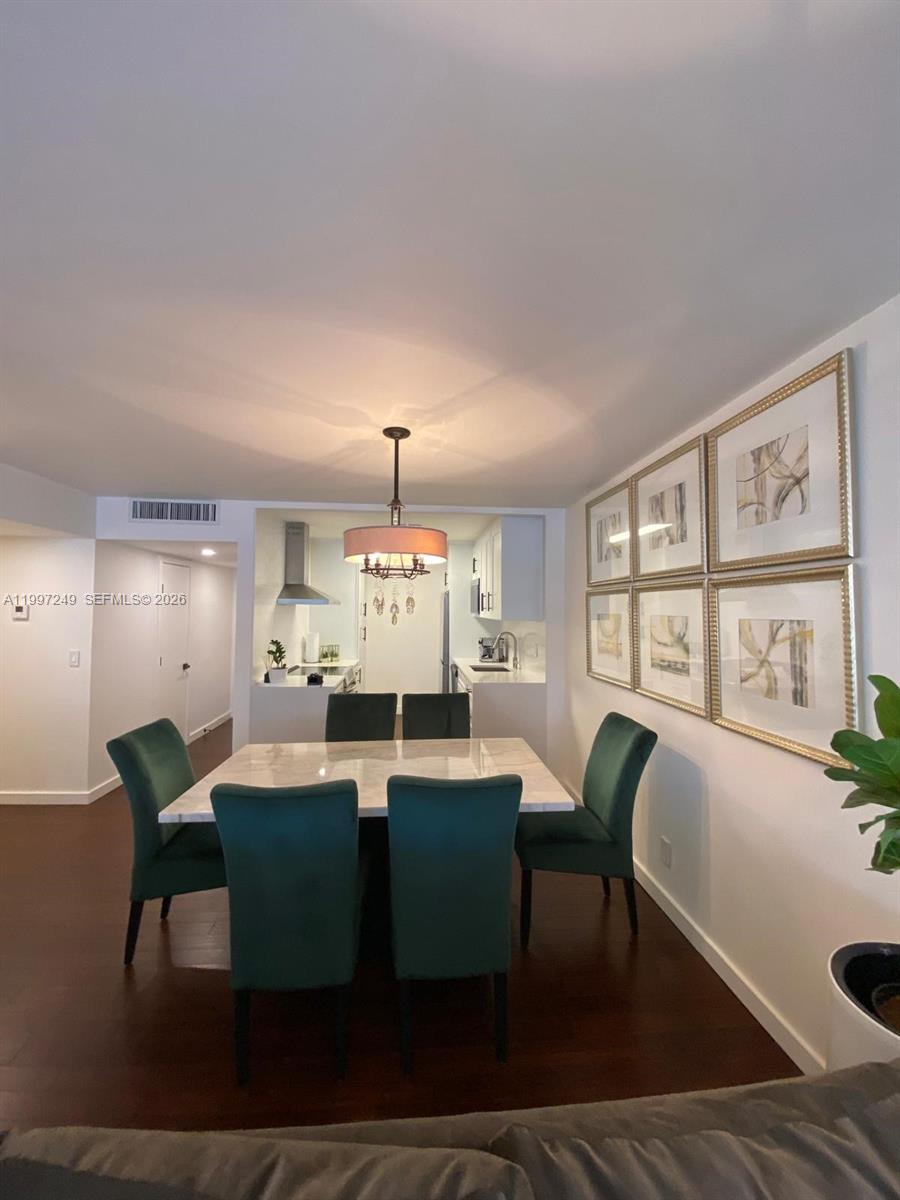 200 LESLIE CONDO - Residential