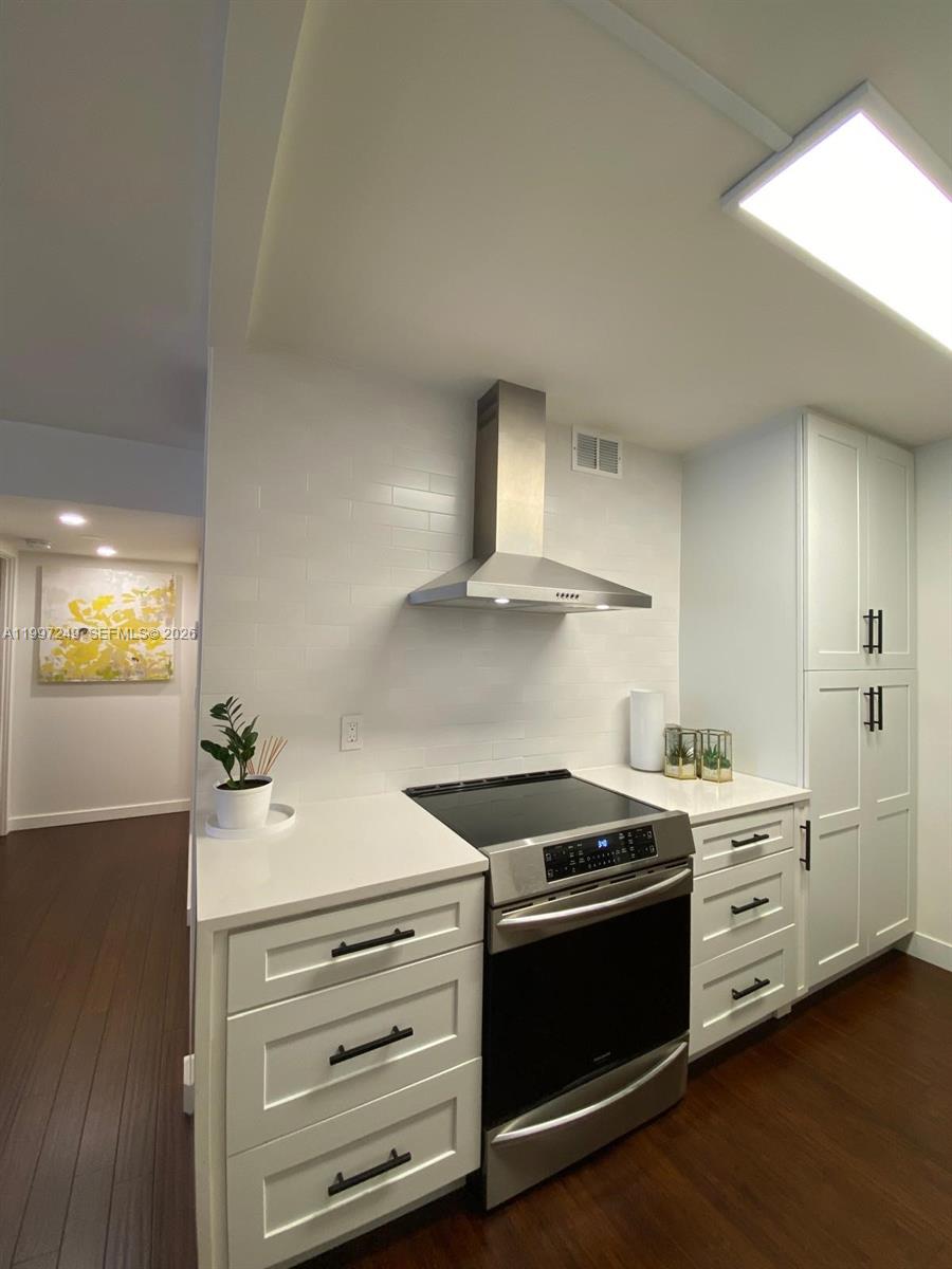 200 LESLIE CONDO - Residential