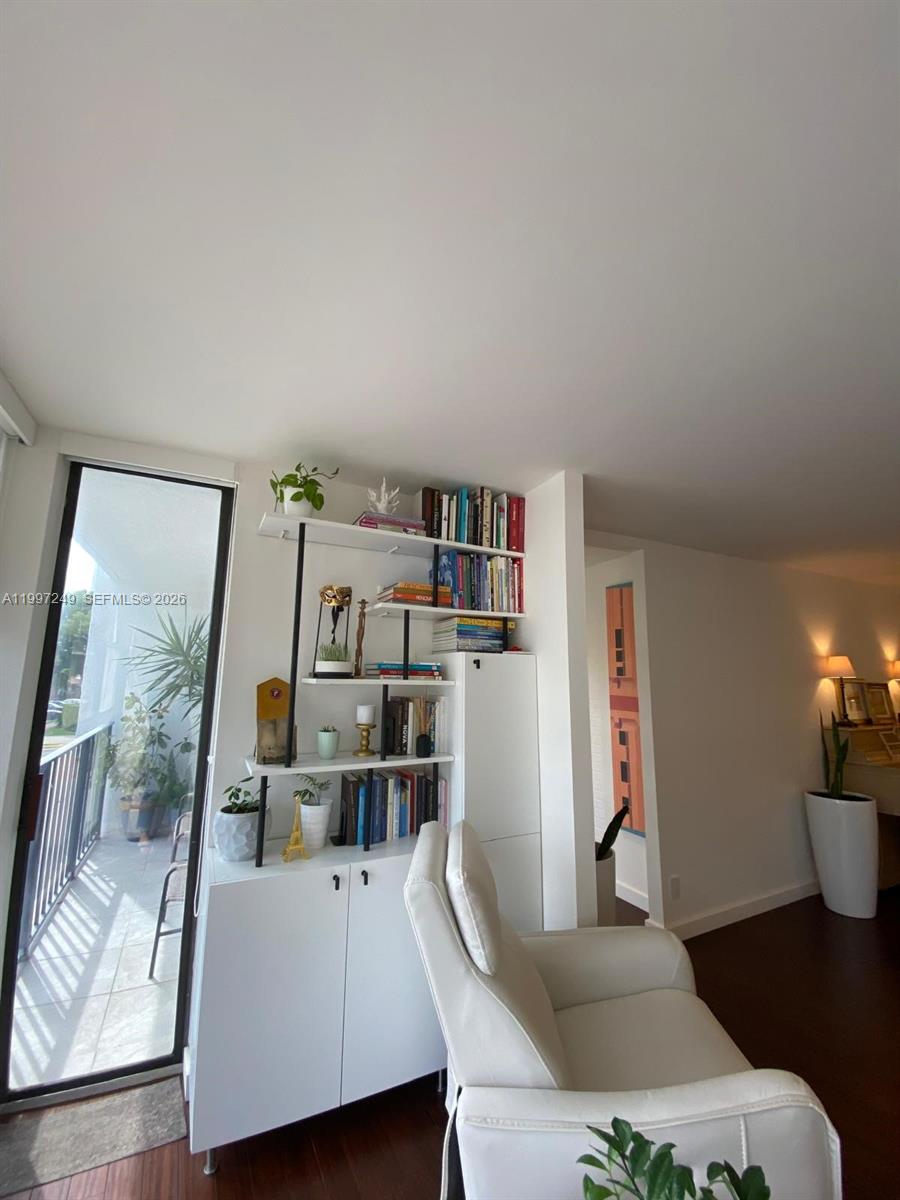 200 LESLIE CONDO - Residential