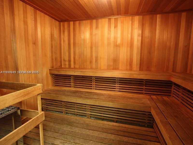 200 LESLIE CONDO - Residential