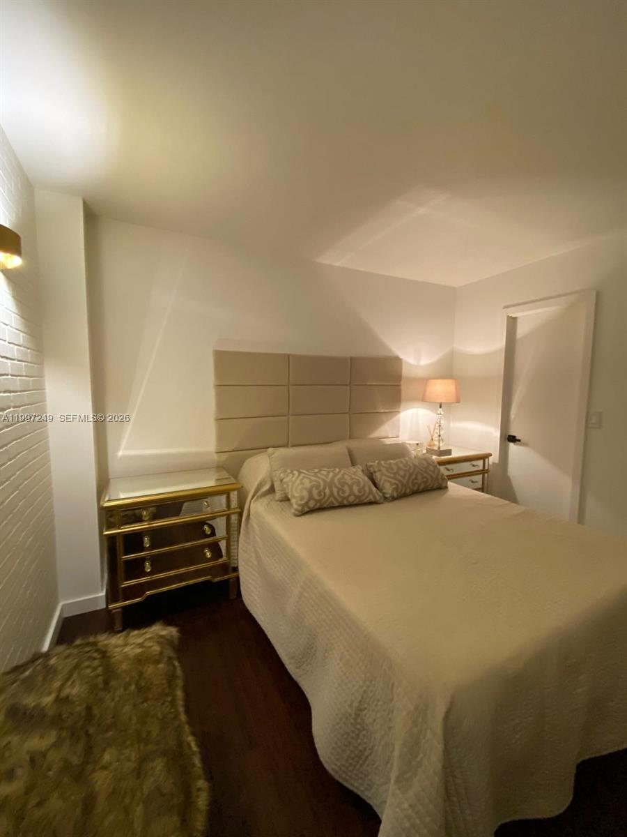 200 LESLIE CONDO - Residential