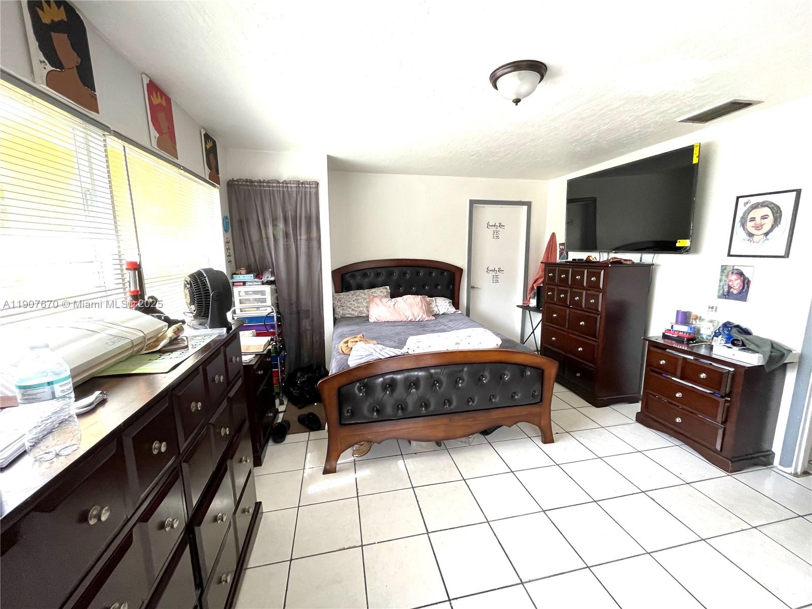 LAUDERHILL MANOR - Residential Lease