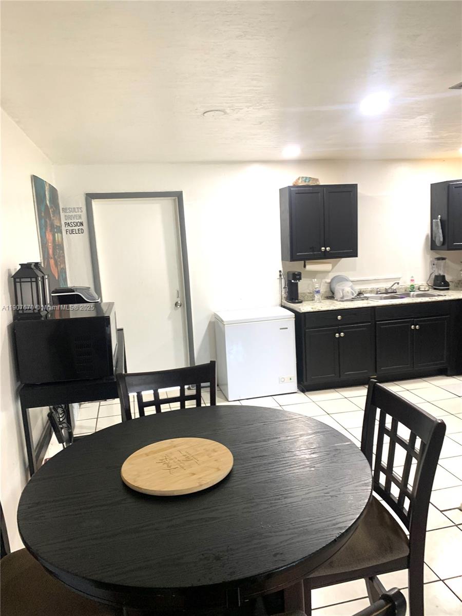 LAUDERHILL MANOR - Residential Lease