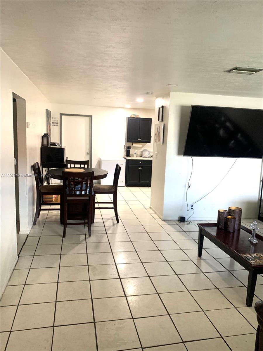 LAUDERHILL MANOR - Residential Lease