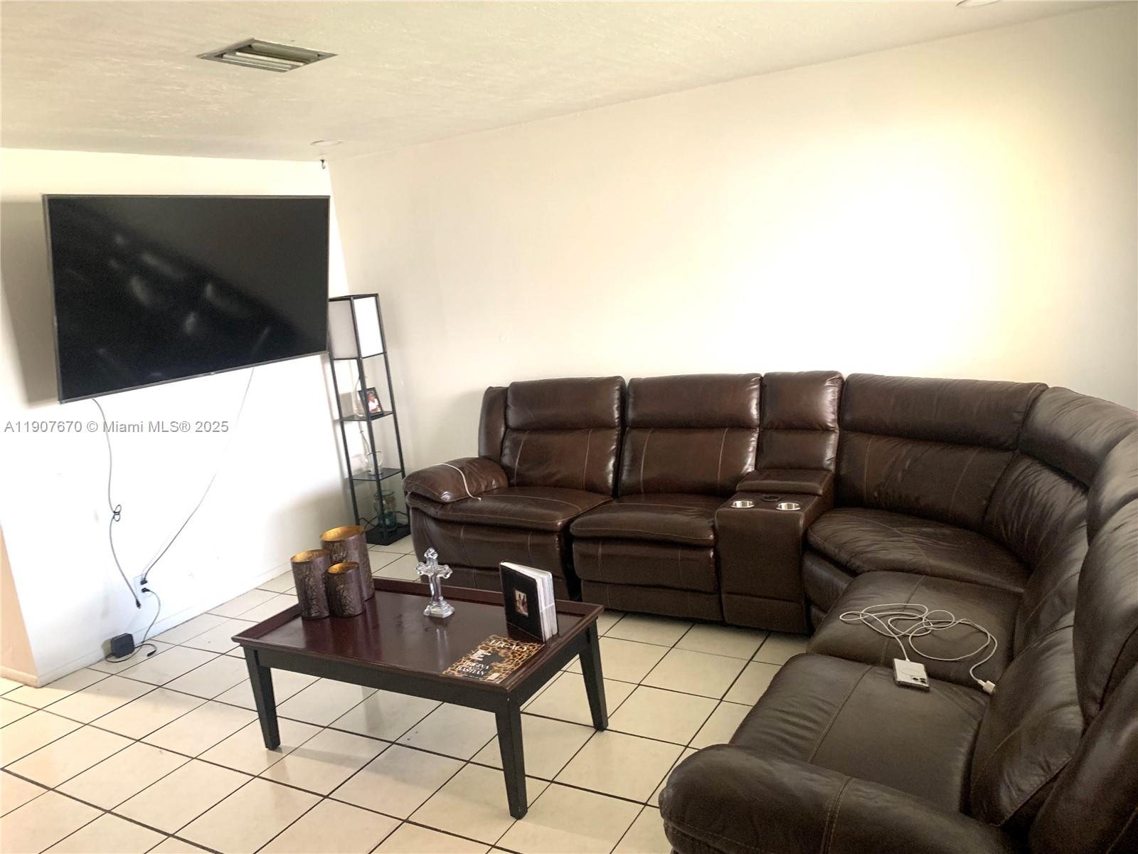 LAUDERHILL MANOR - Residential Lease