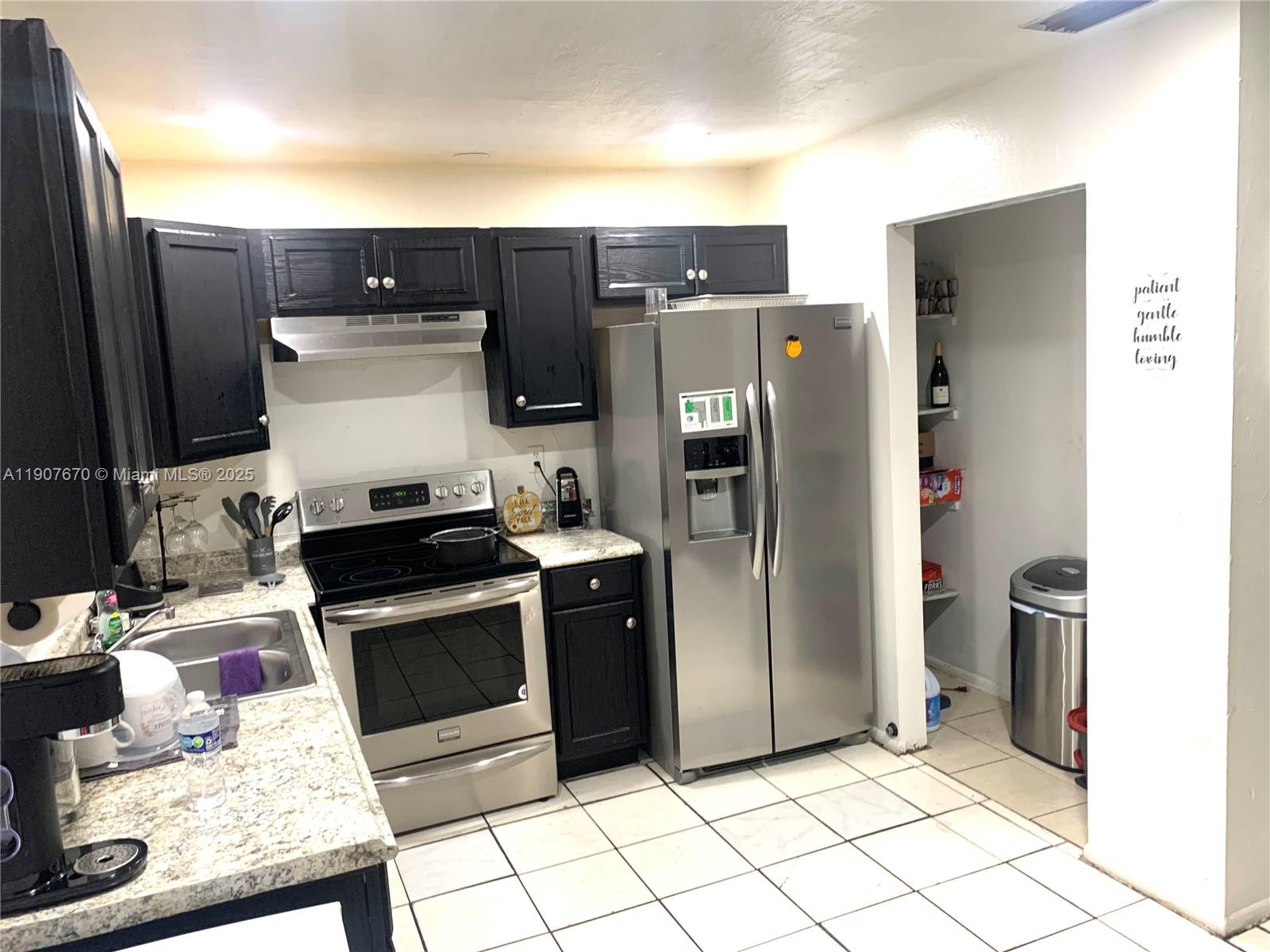 LAUDERHILL MANOR - Residential Lease