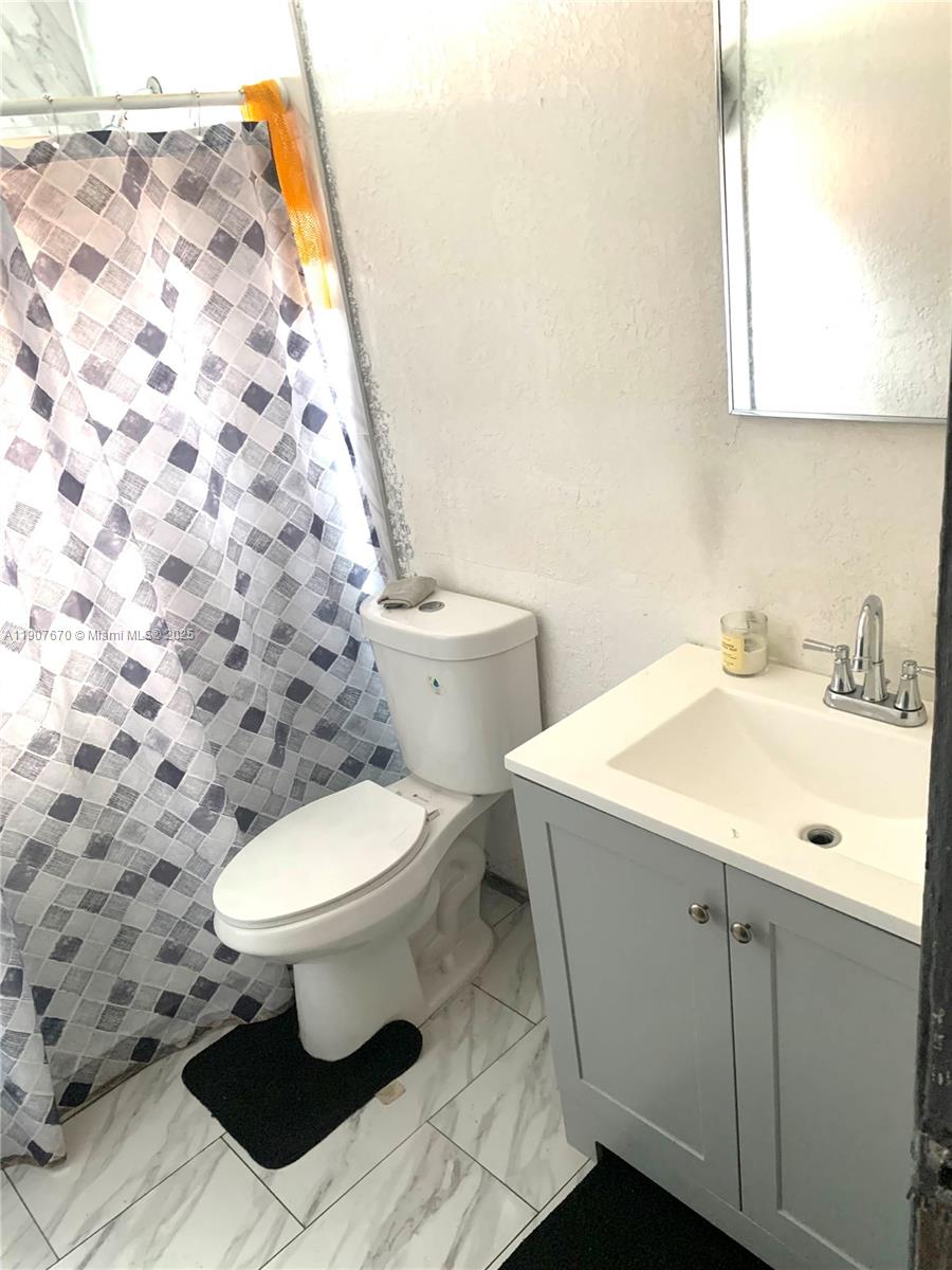 LAUDERHILL MANOR - Residential Lease