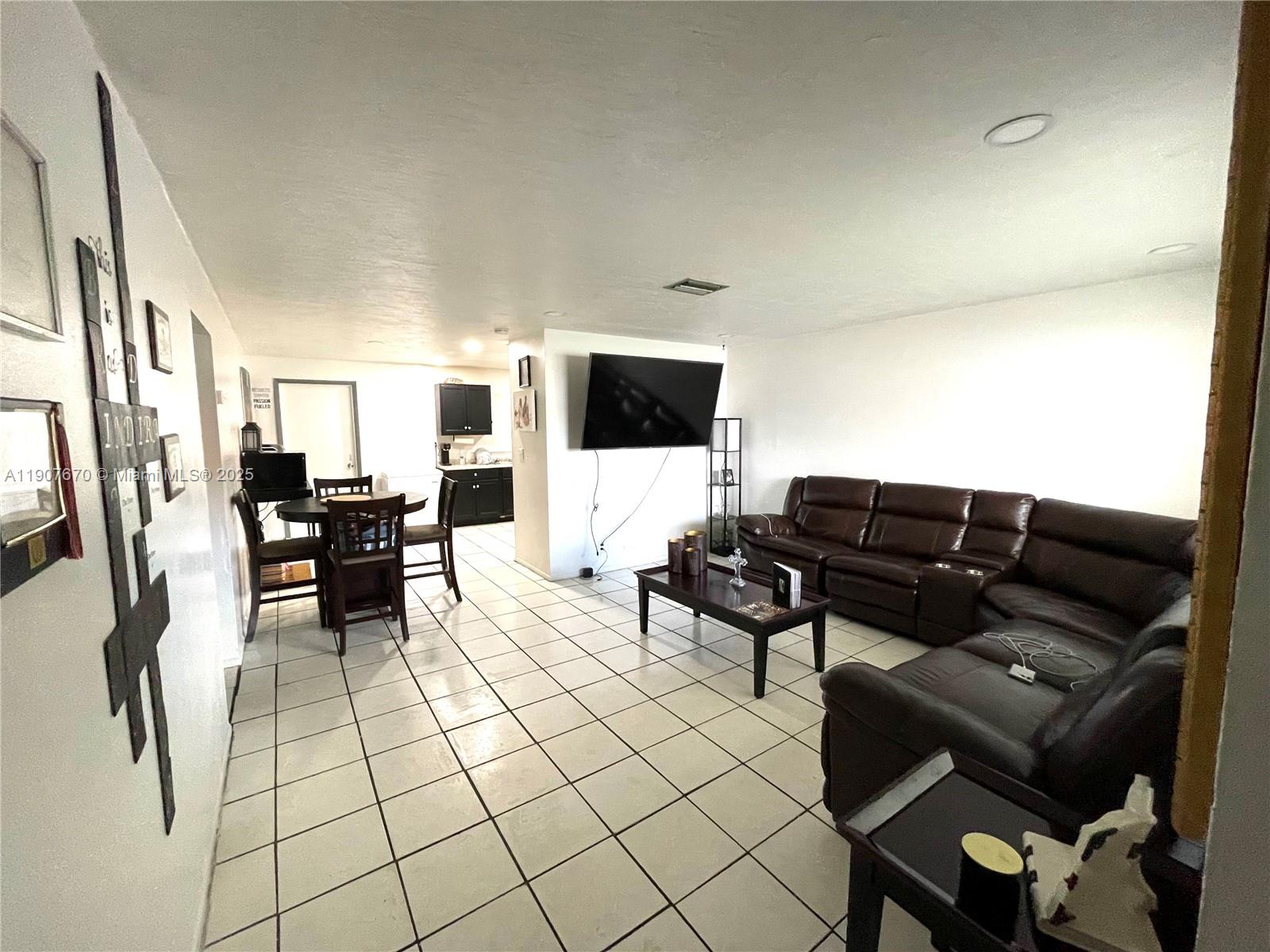 LAUDERHILL MANOR - Residential Lease