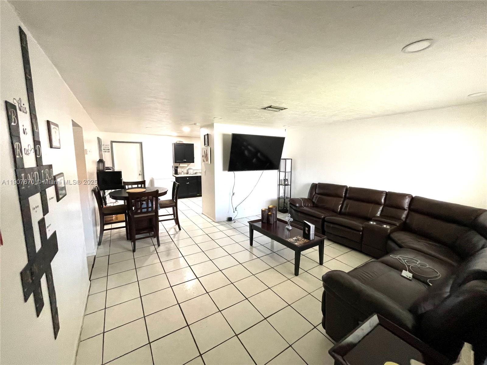 LAUDERHILL MANOR - Residential Lease