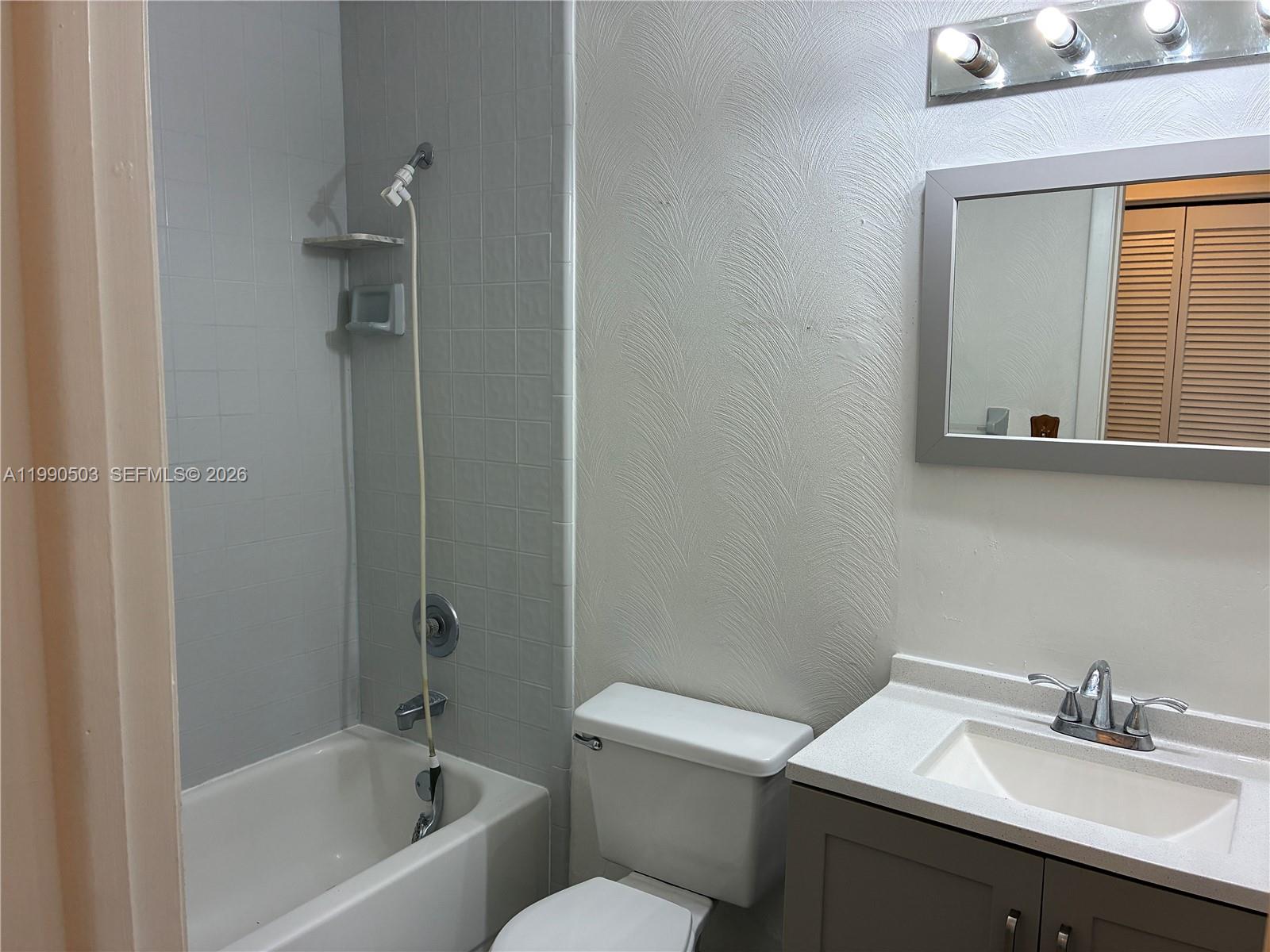 DEVON-AIRE VILLAS SEC 2 - Residential Lease