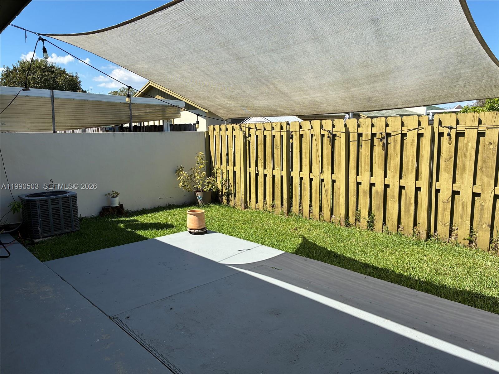 DEVON-AIRE VILLAS SEC 2 - Residential Lease