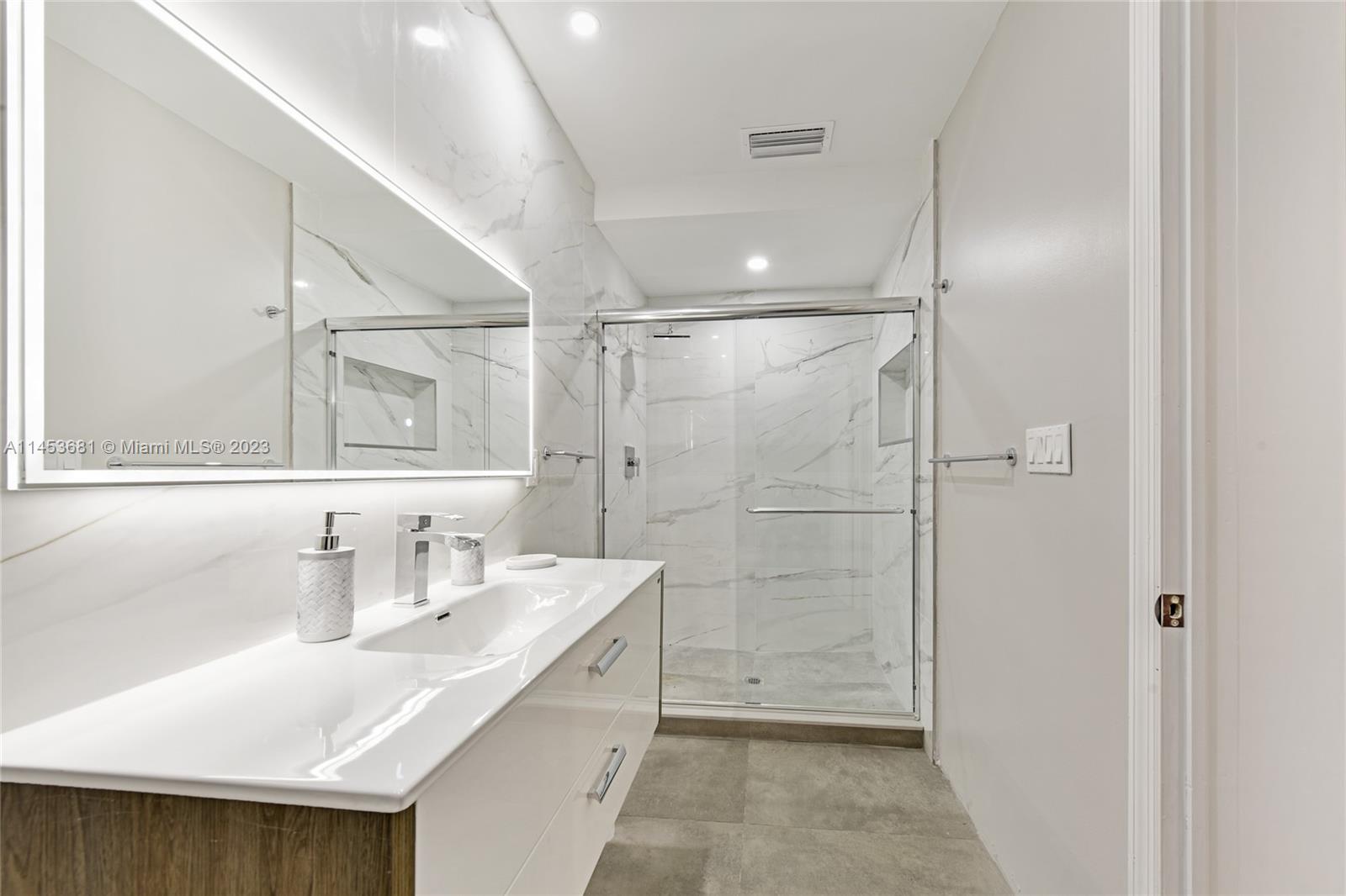 LAUDERDALE GROVES AMEND - Residential