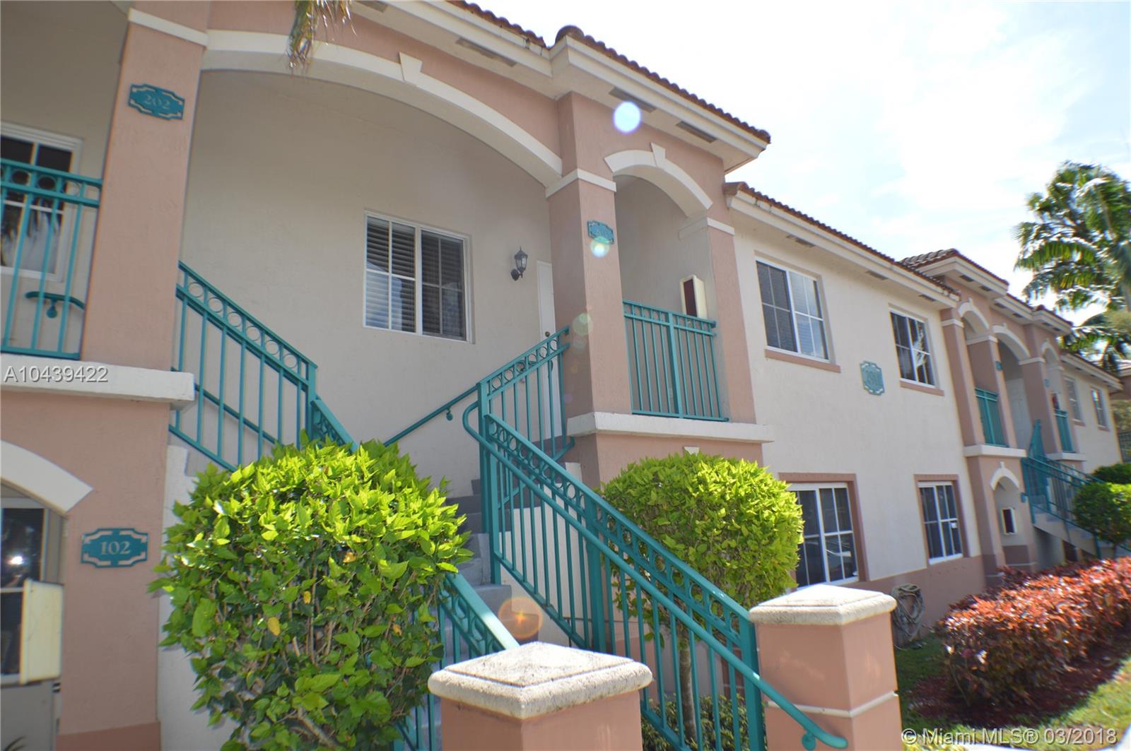 Perfect Cozy 2 Bed 2 Bath apartment with a beautiful lake view, Remolded floors, in unit washer and
dryer, all in great community. Near everything! Shopping, Schools, Restaurants ECT....
