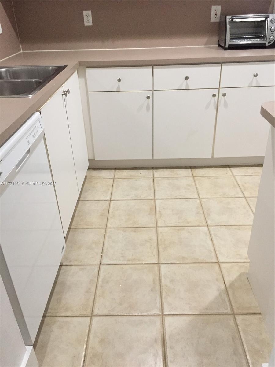 Rental Property at 6740 Nw 114th Ave 702, Doral, Miami-Dade County, Florida - Bedrooms: 2 
Bathrooms: 2  - $3,000 MO.