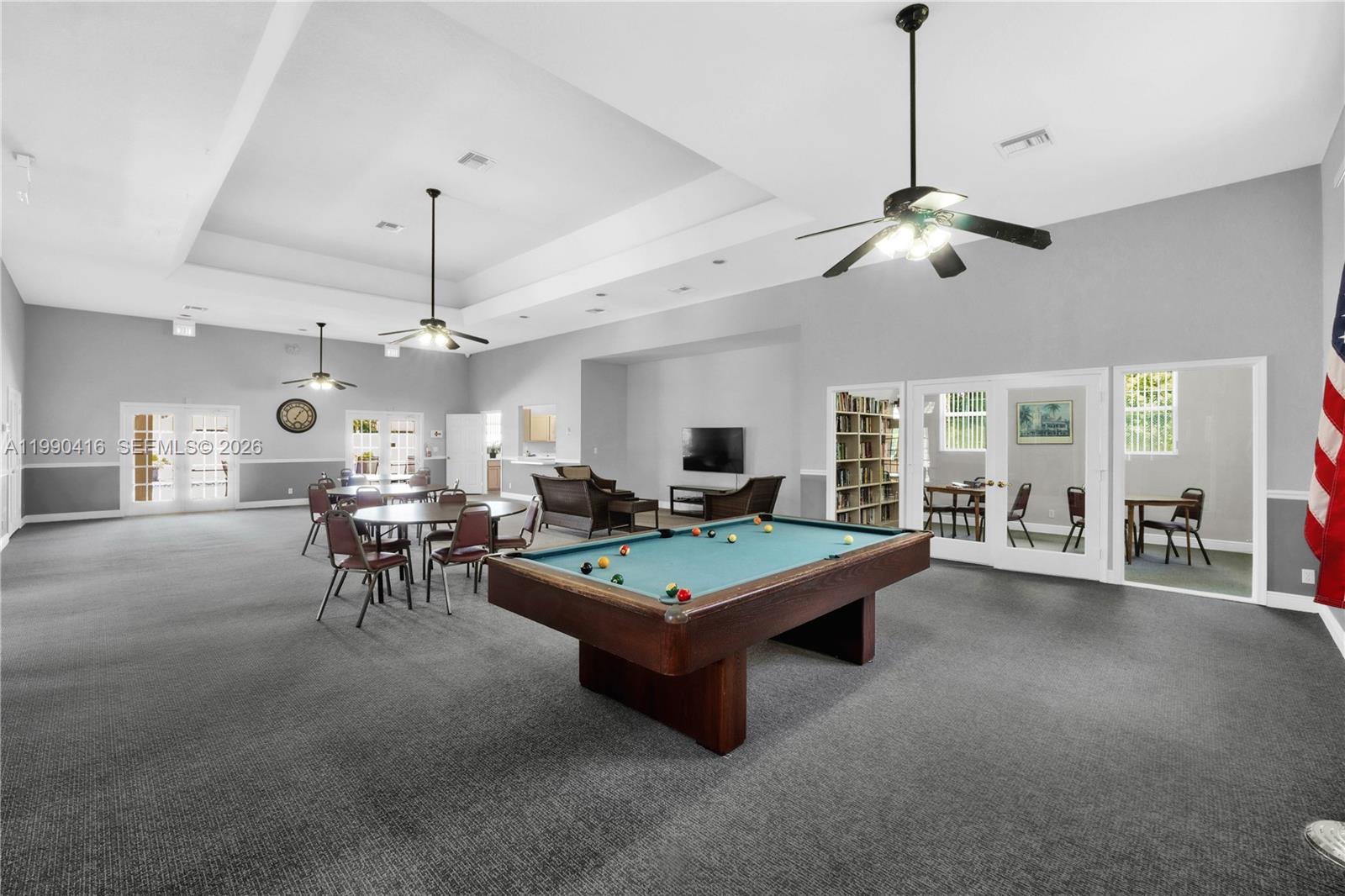 TROPICAL LAKES - Residential