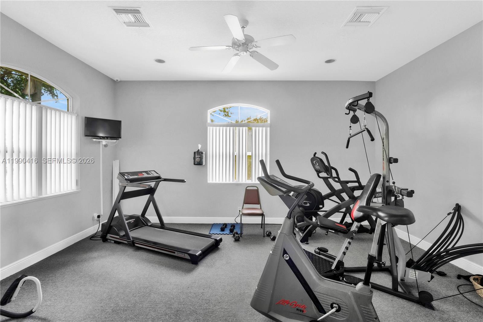 TROPICAL LAKES - Residential