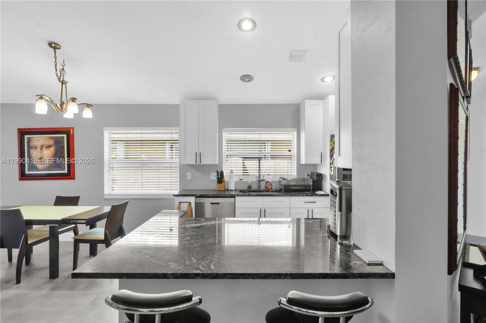 TROPICAL LAKES - Residential