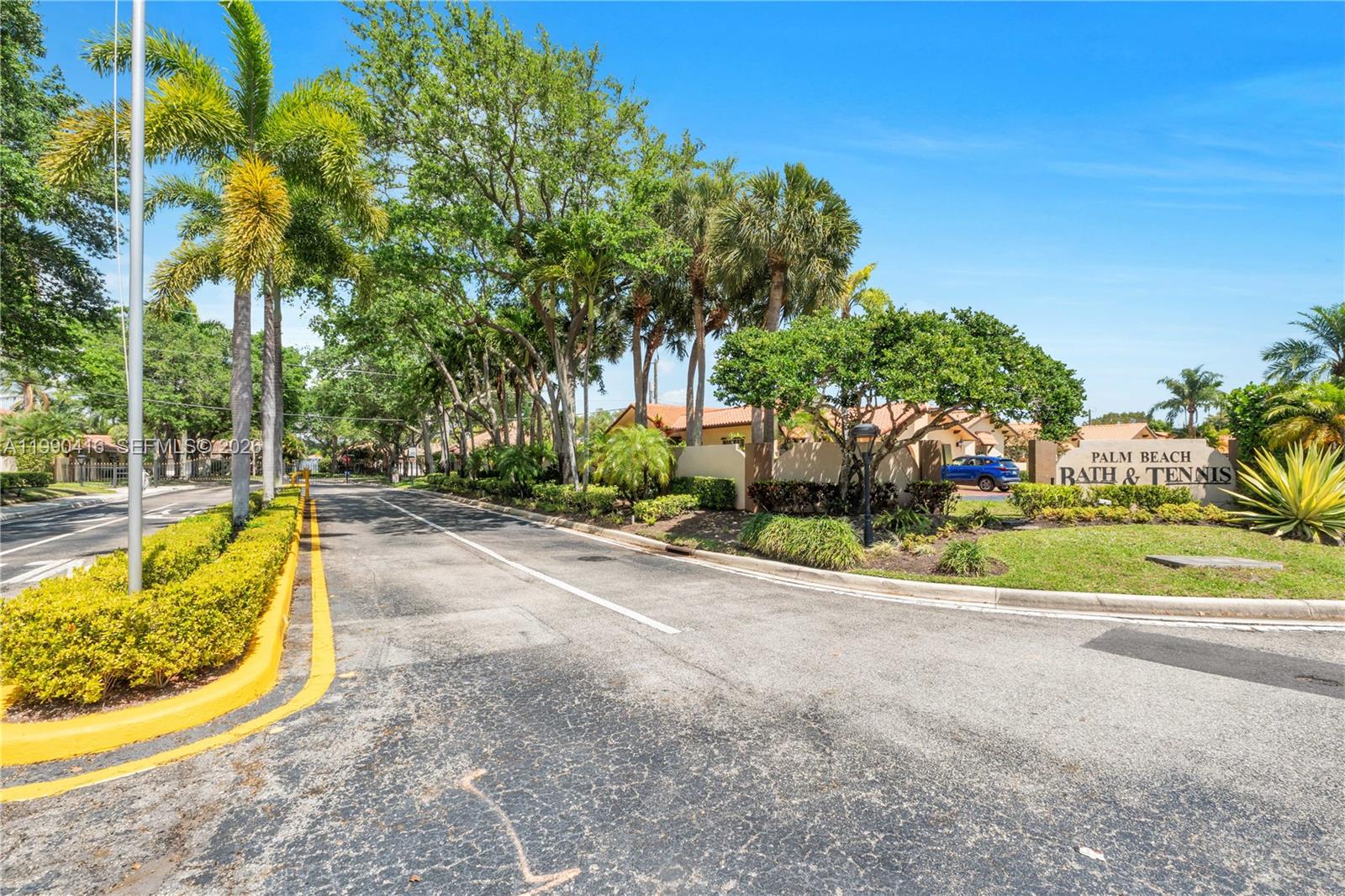 TROPICAL LAKES - Residential