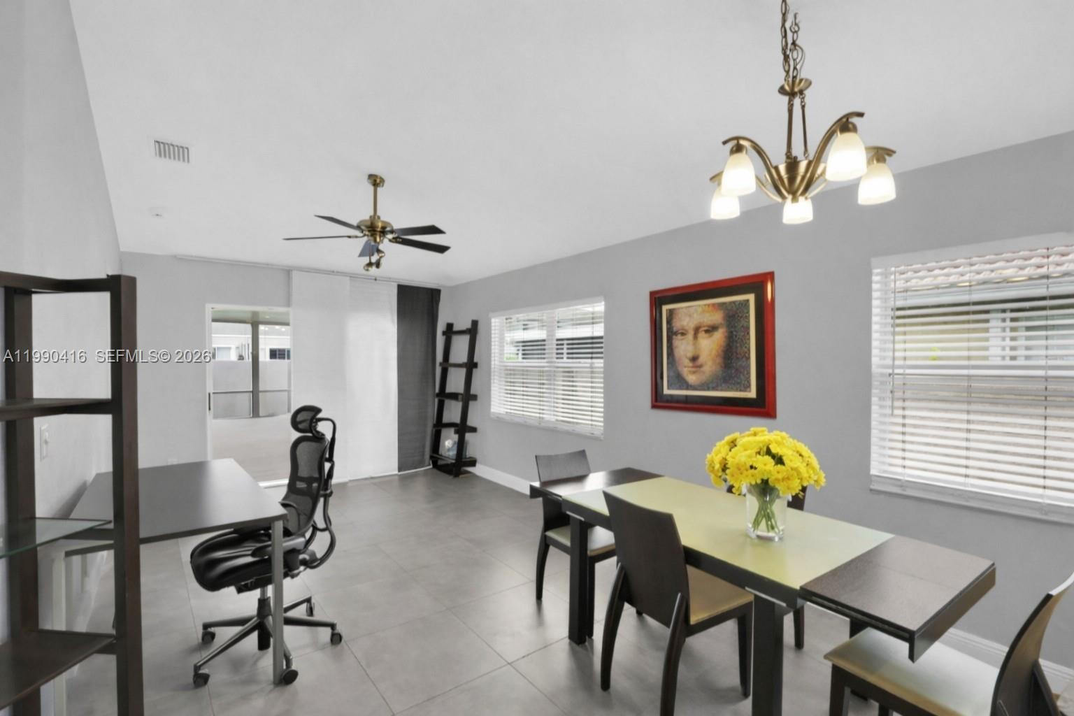 TROPICAL LAKES - Residential