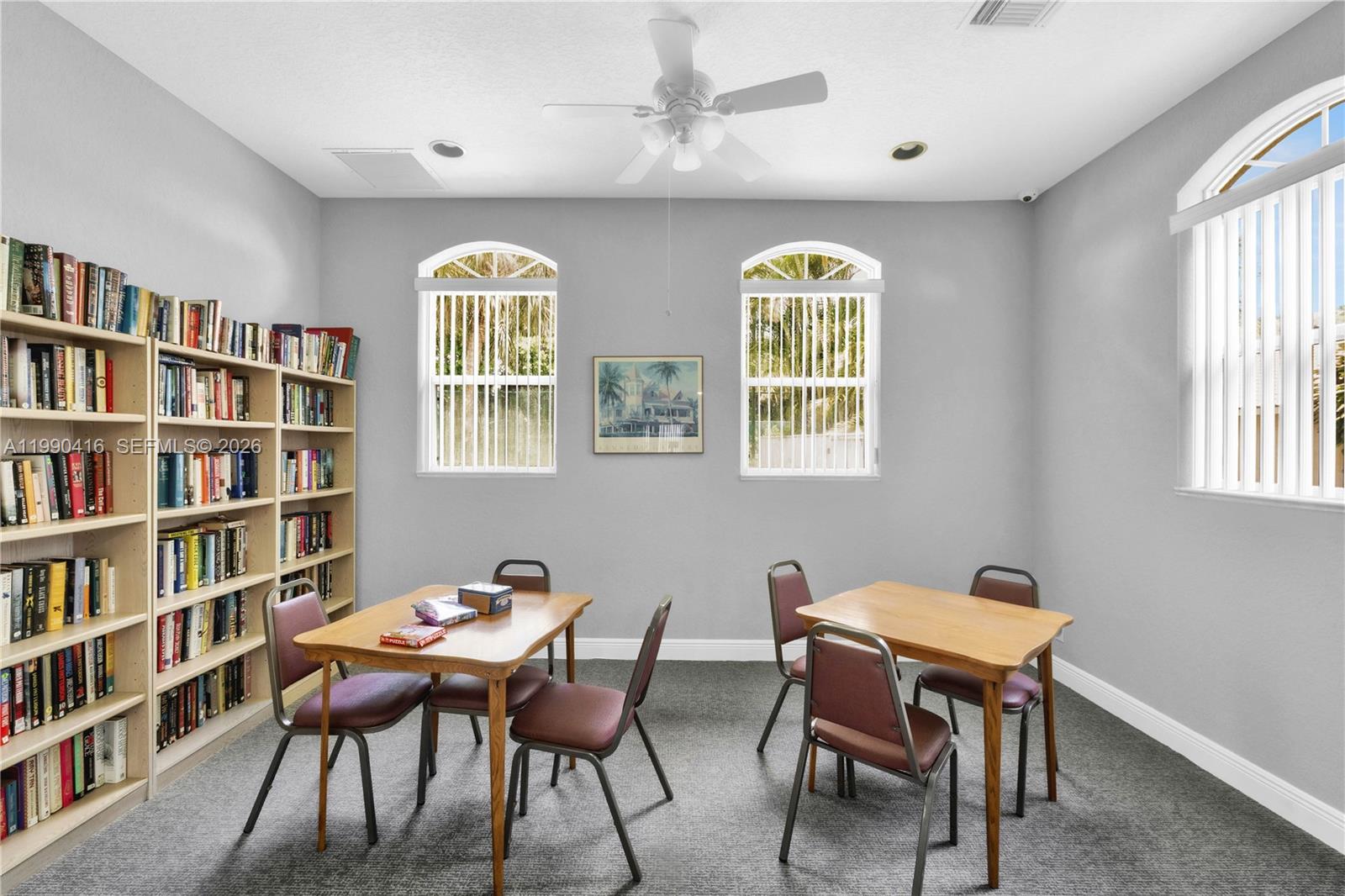 TROPICAL LAKES - Residential